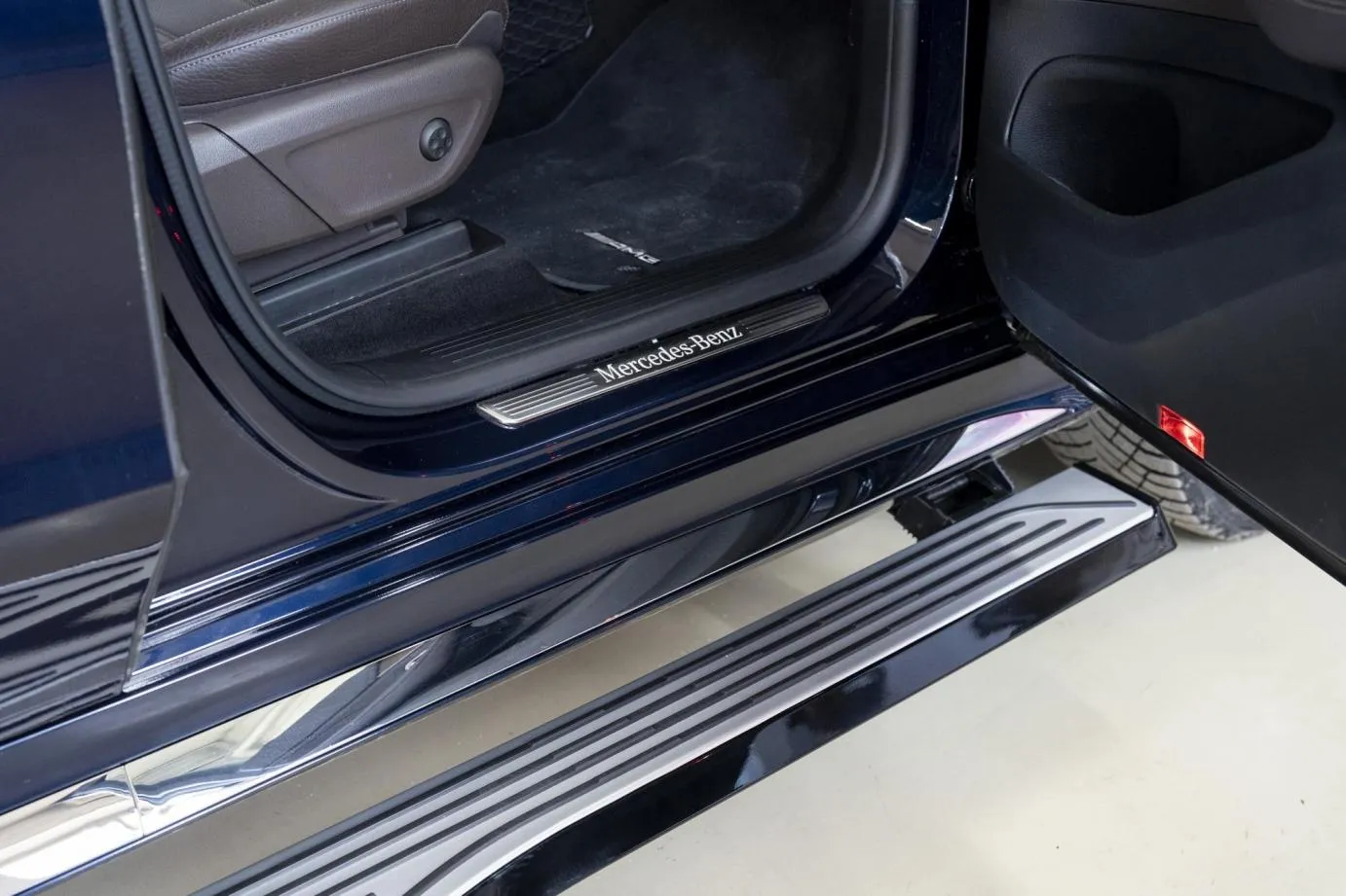 Выдвижные пороги ATS для Mercedes GLS в стиле Maybach