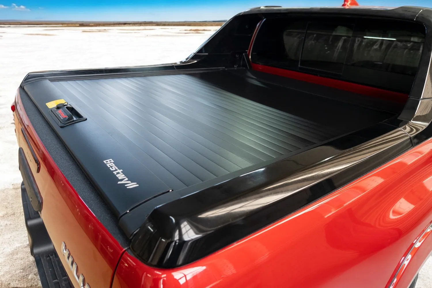 механическая крышка кузова Toyota Hilux Revo от Bestwyl