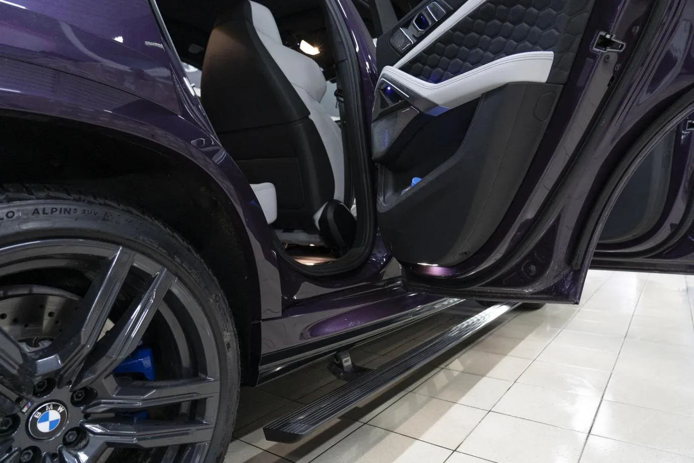 Электрические выдвижные пороги ATS на BMW X6M