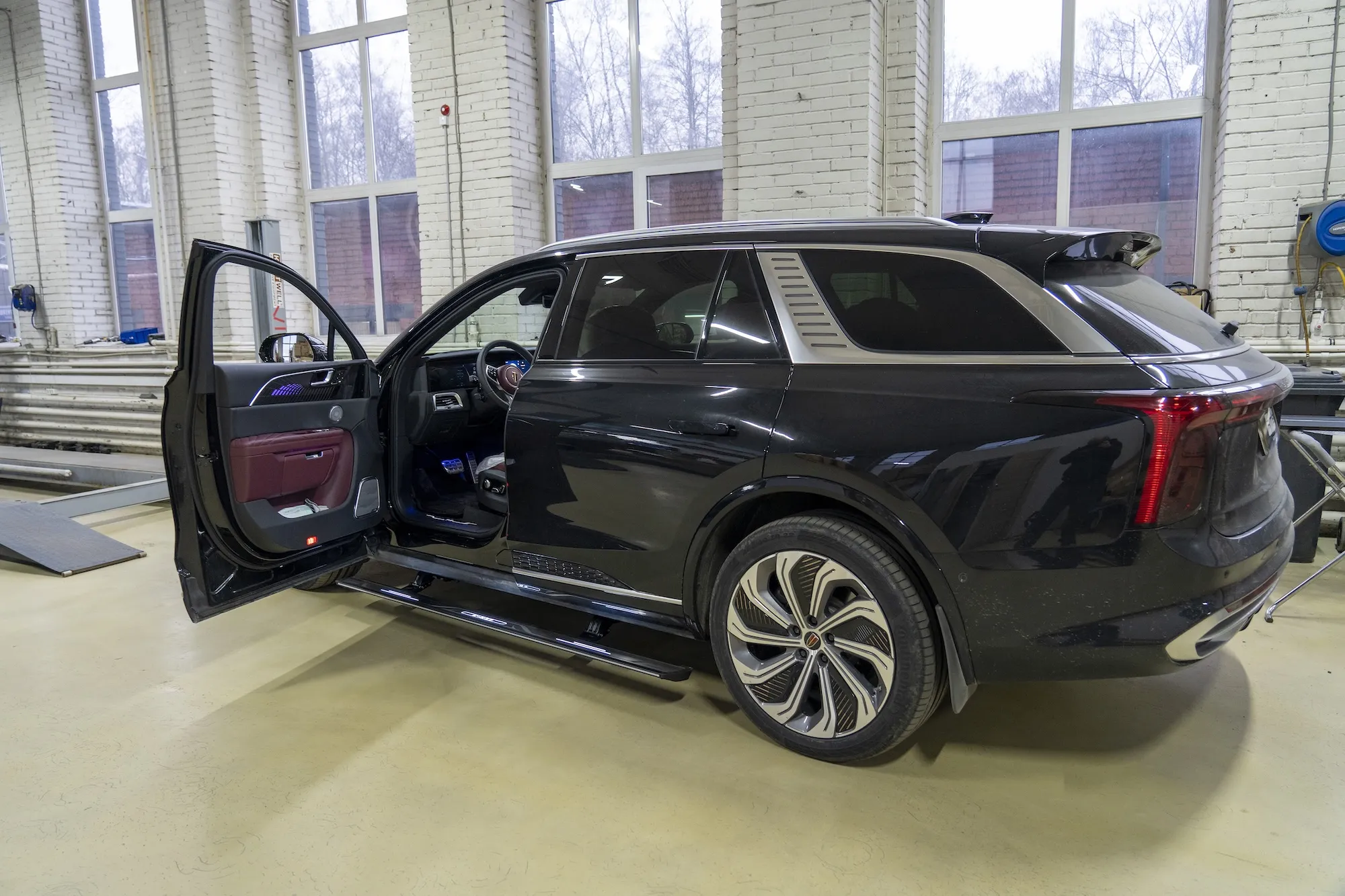 Выдвижные пороги ATS для Hongqi E-HS9