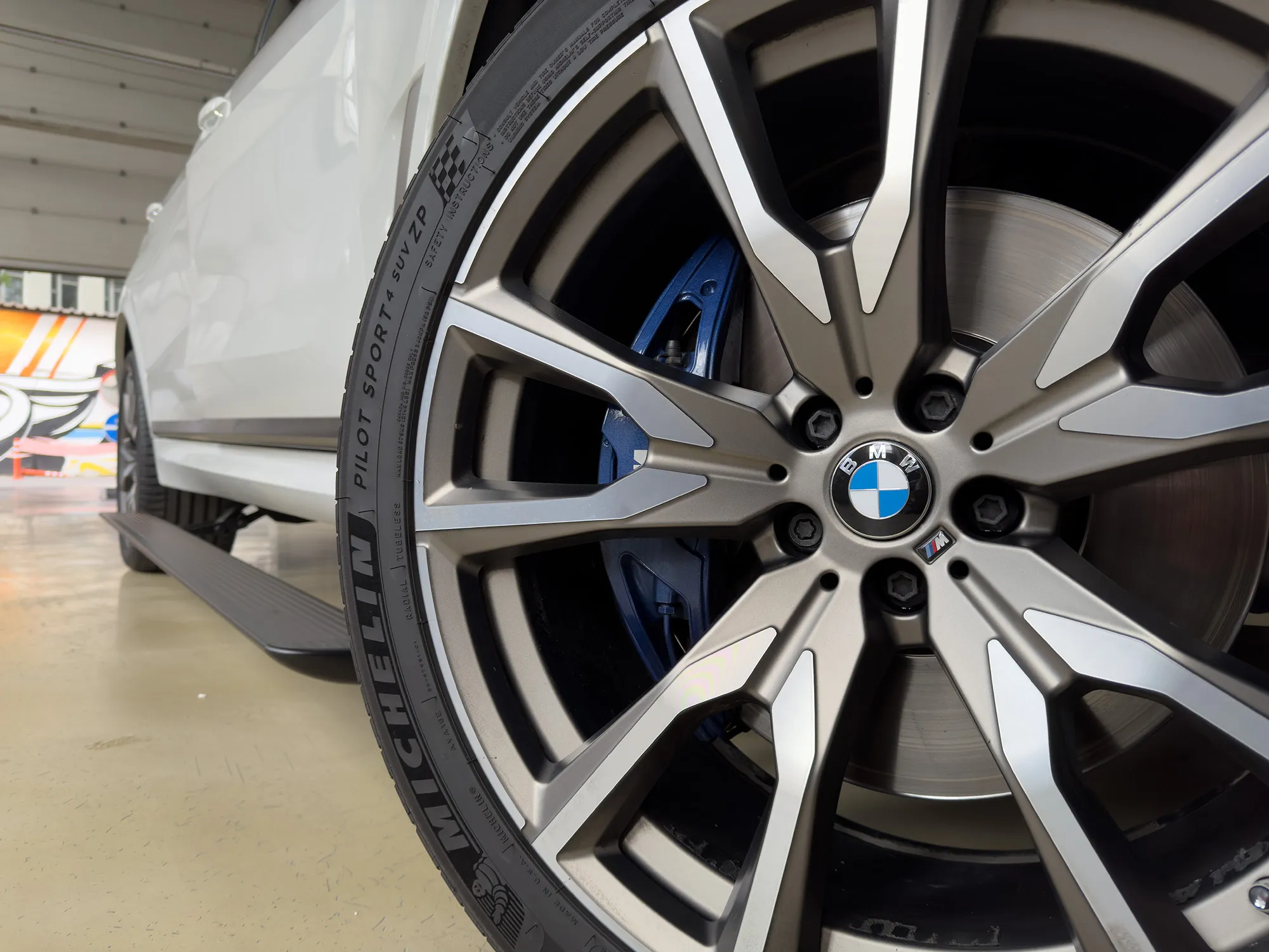 Электрические выдвижные пороги ATS на BMW X7