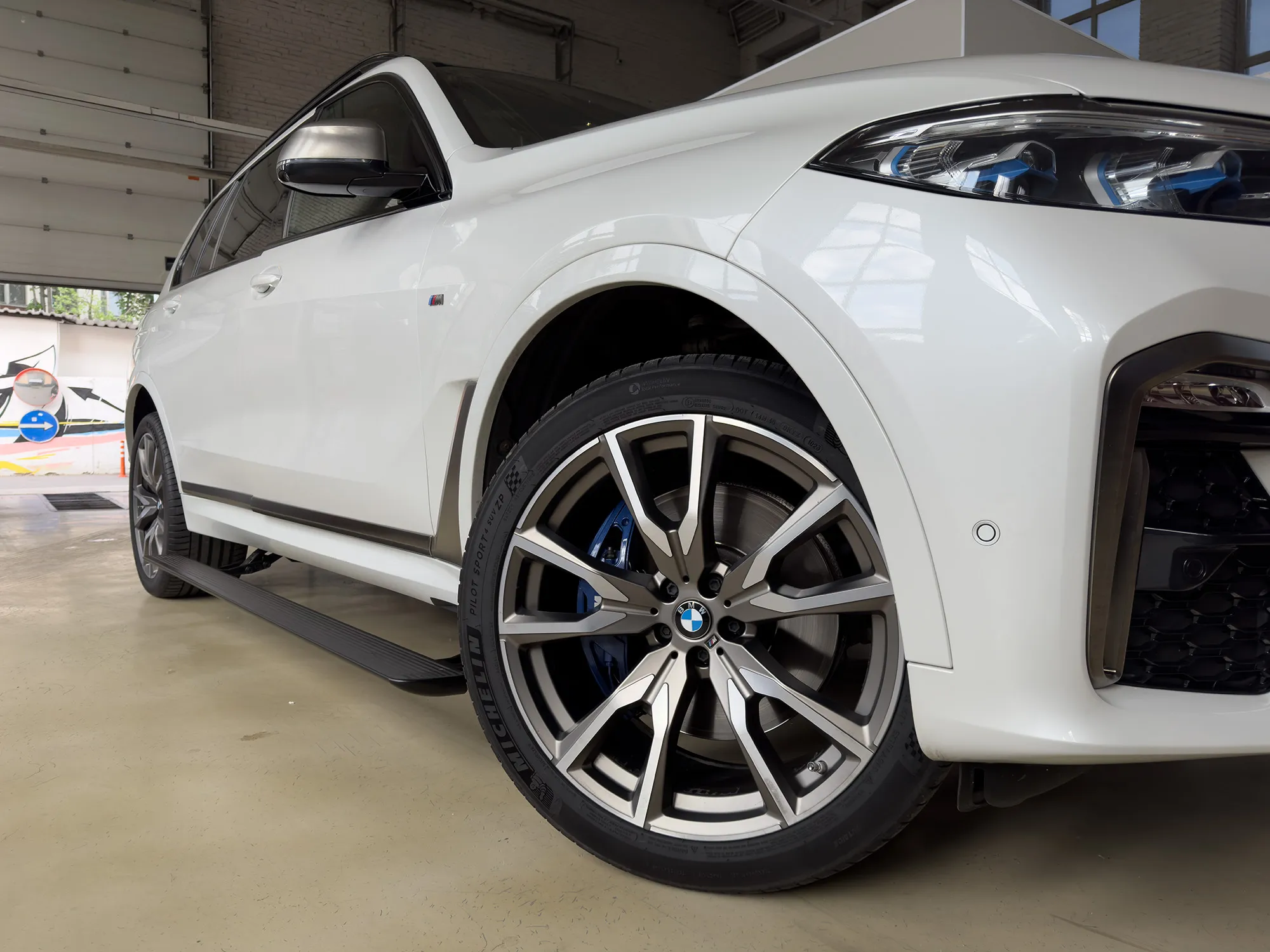 Электрические выдвижные пороги ATS на BMW X7