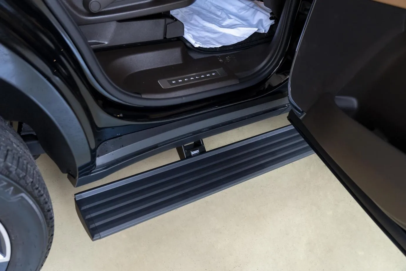 Выдвижные пороги ATS Cadillac Escalade V