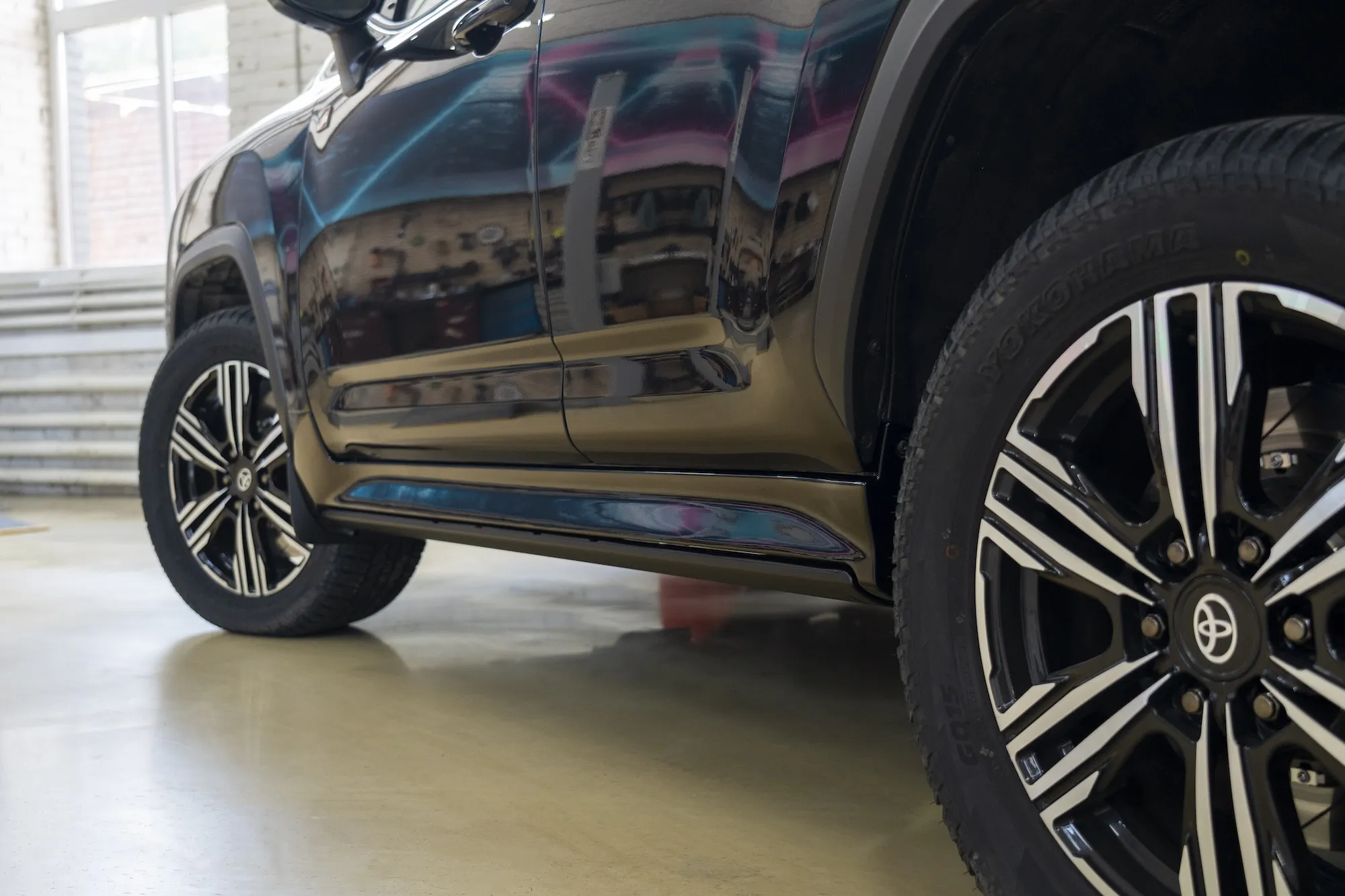 Электрические выдвижные пороги ats для Toyota Land Cruiser 300