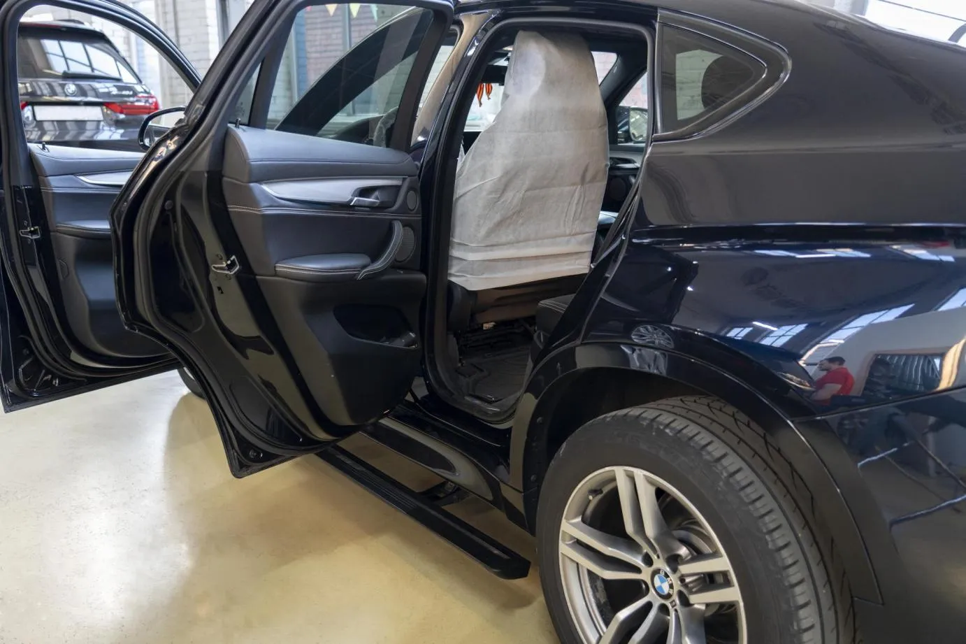 Электрические выдвижные пороги ATS на BMW X6