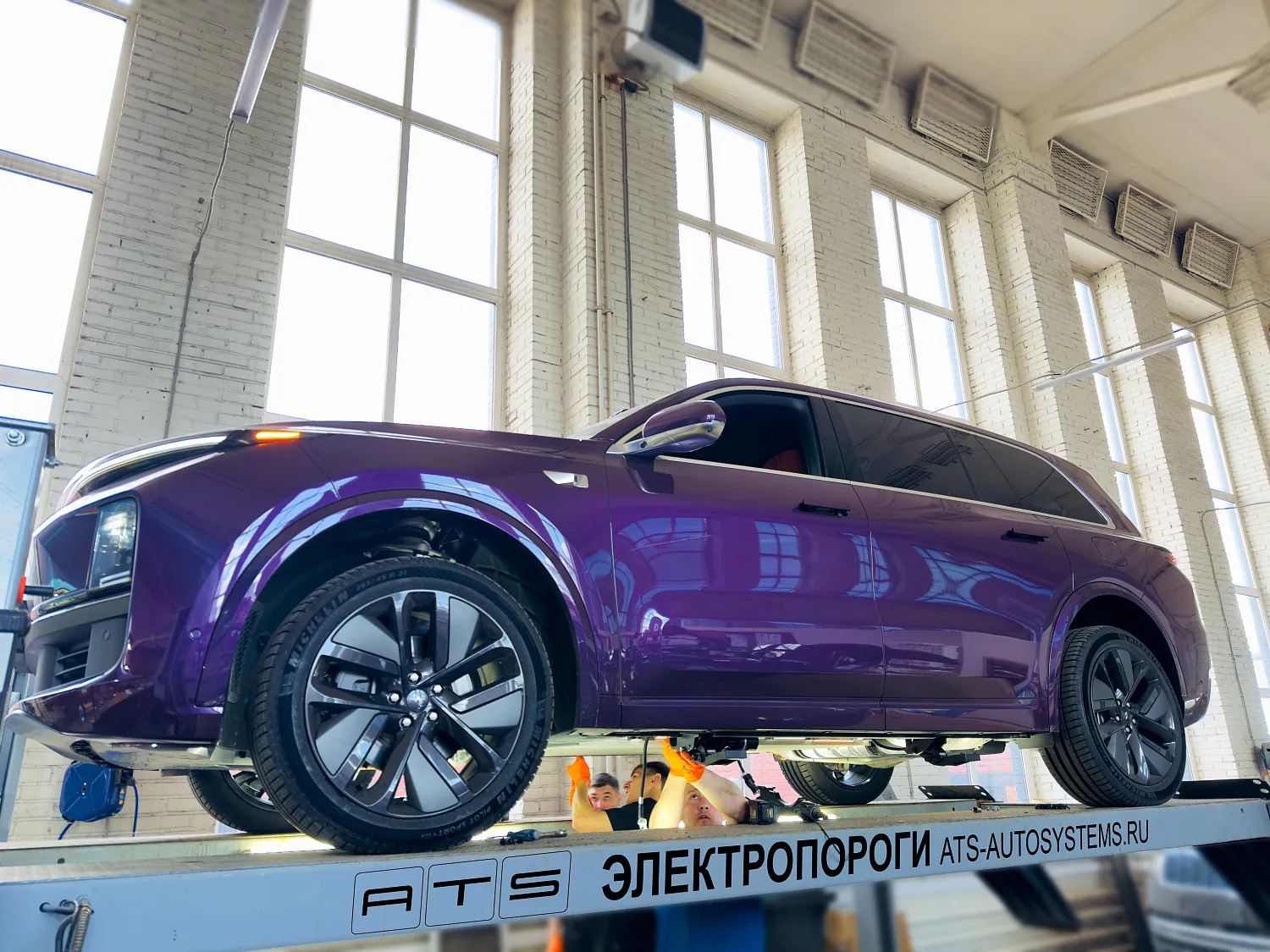 Установка электропорогов ATS для LIXIANG L9