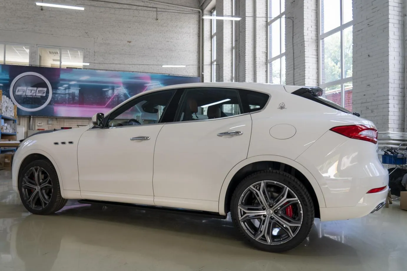 Доводчики дверей Maserati Levante