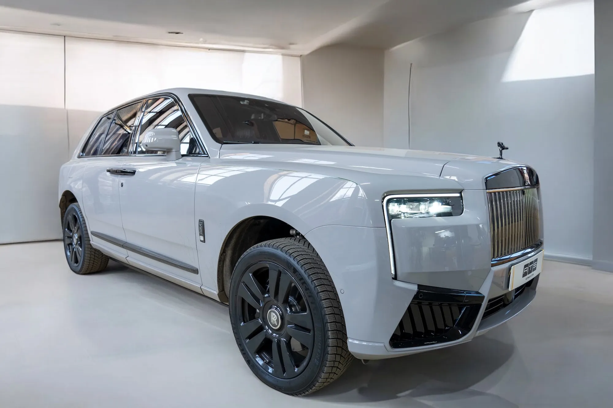 Доводчики дверей Rolls-Royce Cullinan