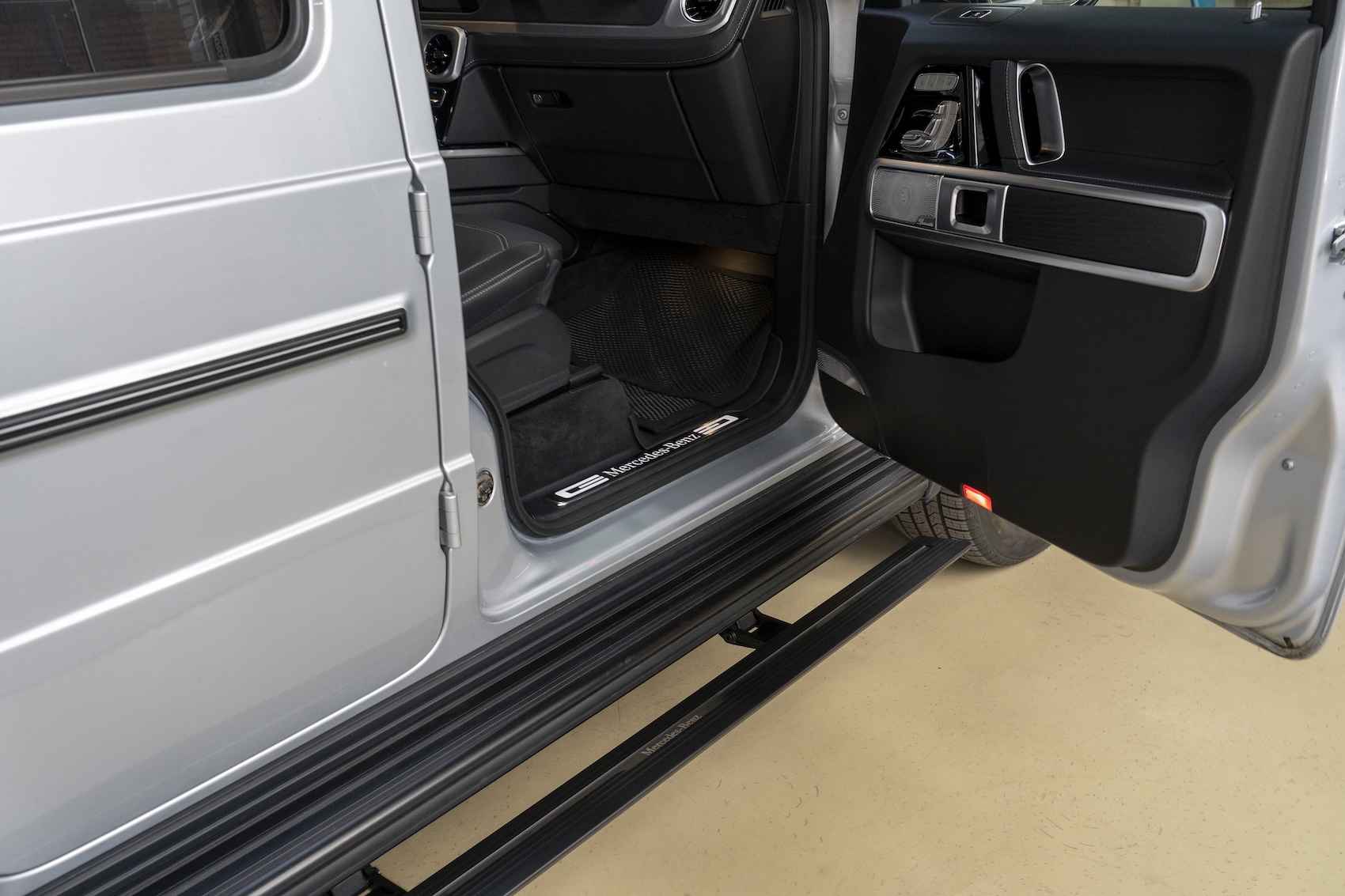 Электрические выдвижные пороги ats для Mercedes g class
