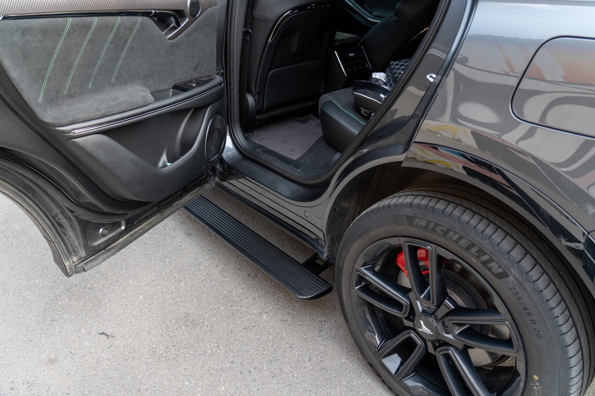 Выдвижные пороги ATS для Voyah Free