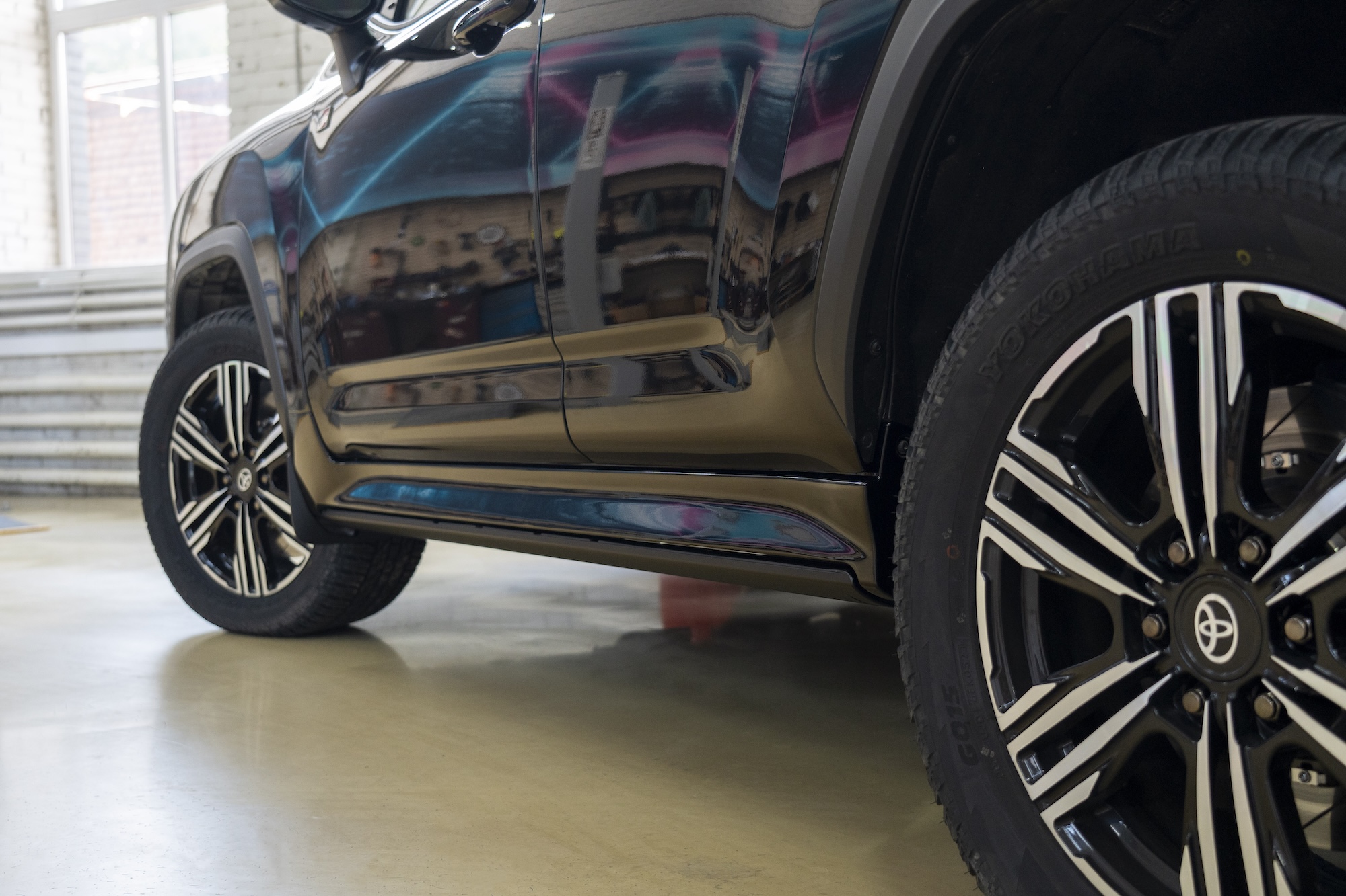 Электрические выдвижные пороги ats для Toyota Land Cruiser 300