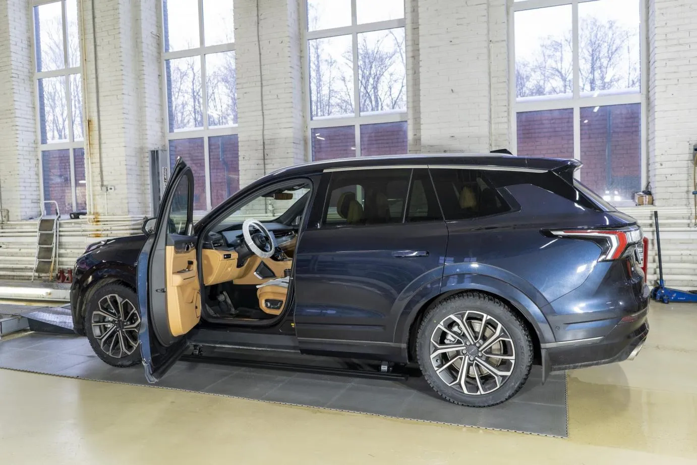 Доводчики дверей Lynk&CO