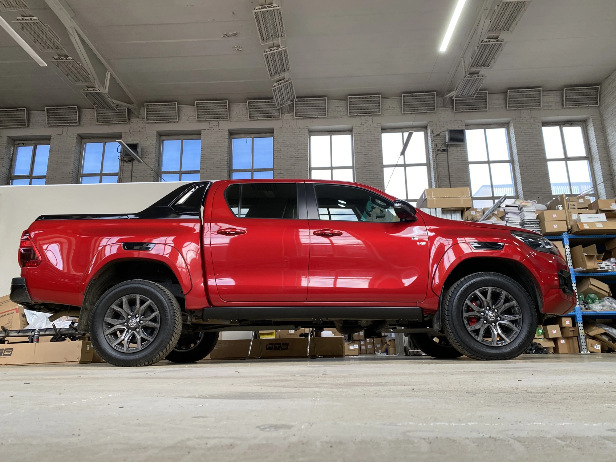 Доводчики дверей Toyota Hilux