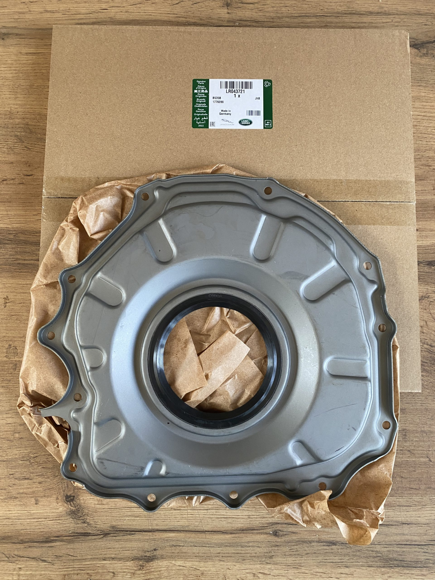 Сальник коленвала задний Range Rover LR043721