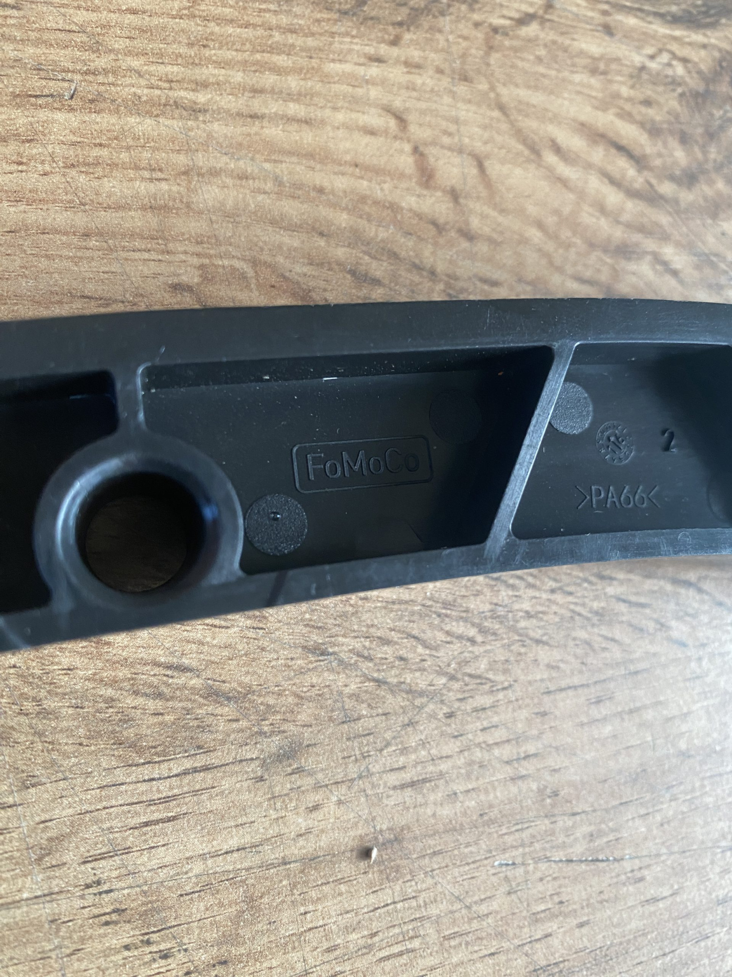 Направляющая цепи грм Range Rover LR051011